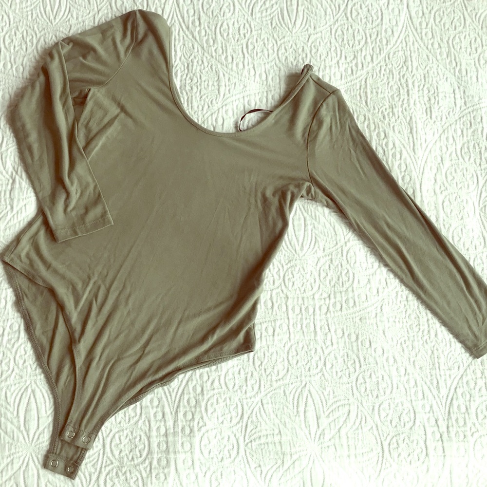 Green 3/4 sleeve body suit